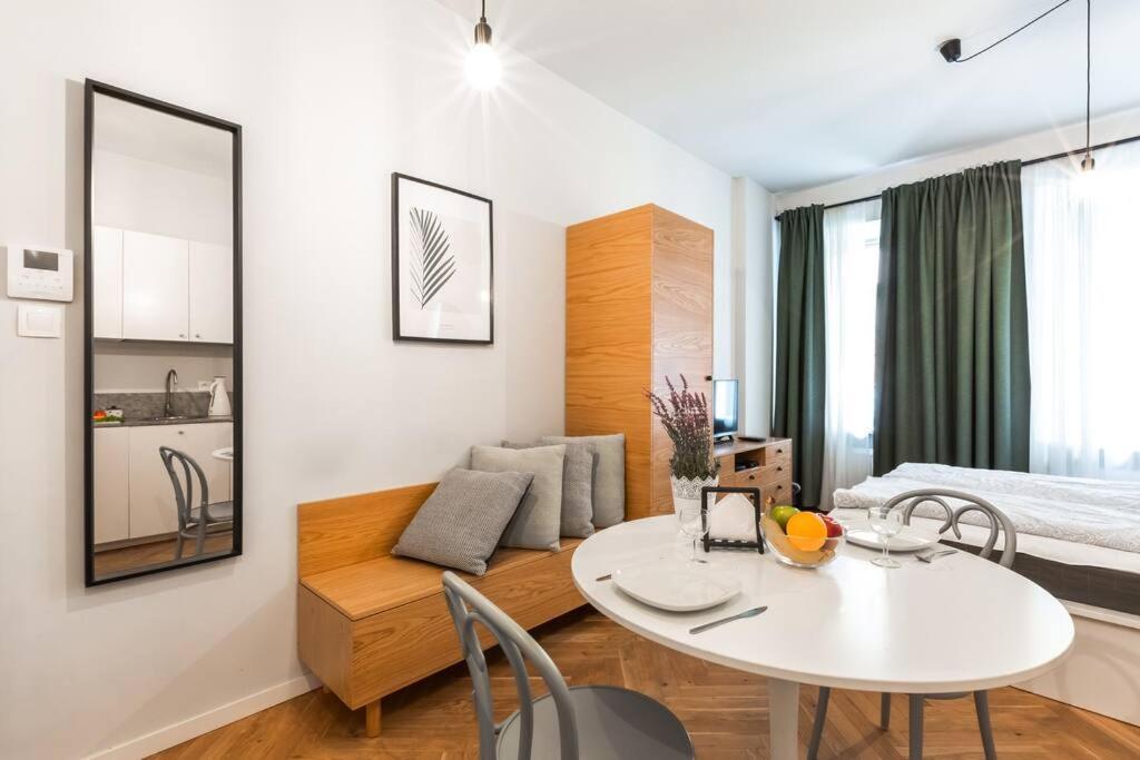 Cute Apartment Perfect For Business And Travel. วอร์ซอ ภายนอก รูปภาพ