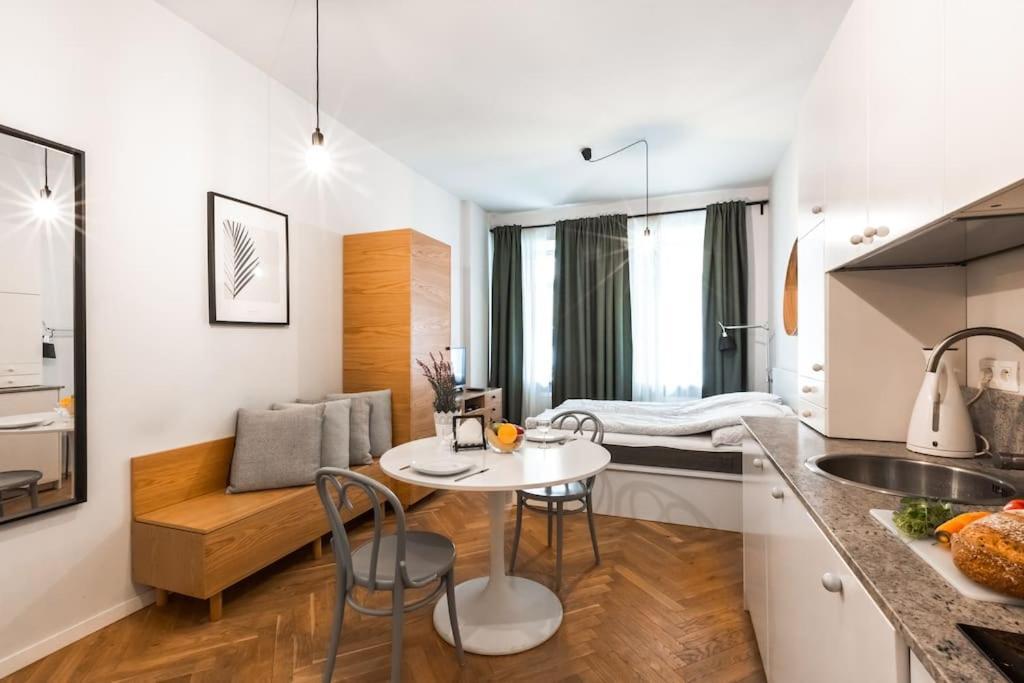 Cute Apartment Perfect For Business And Travel. วอร์ซอ ภายนอก รูปภาพ