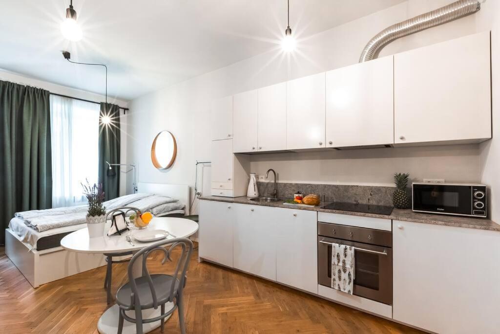 Cute Apartment Perfect For Business And Travel. วอร์ซอ ภายนอก รูปภาพ